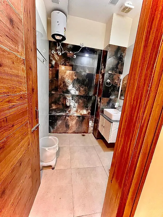 Hotel Lycoris Zirakpur Chandigarh !! Main Highway Hotel ! Lift ! Large Parking ! Premium Ac Rooms ! Traveler Choice 5*,  India