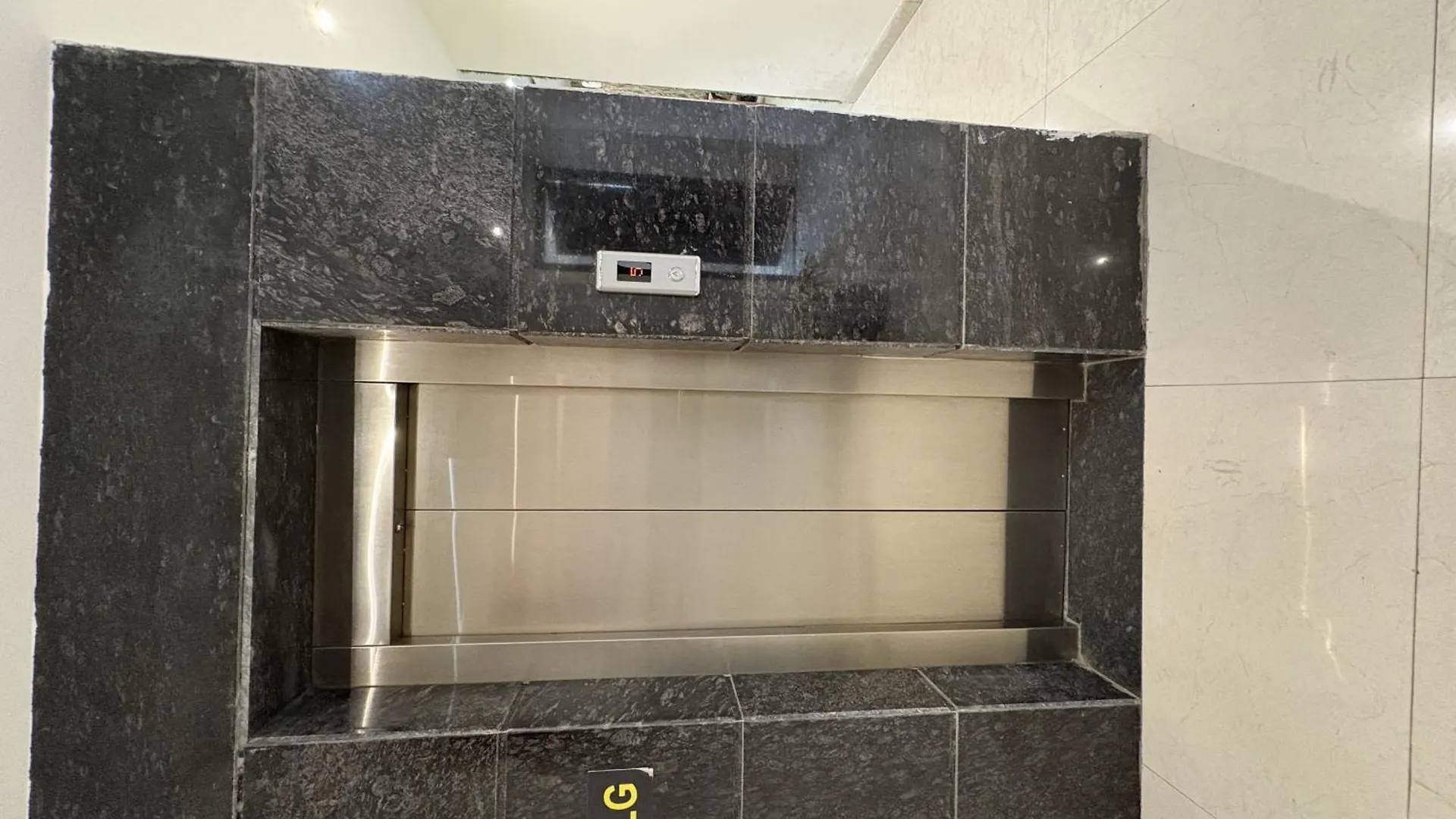 Hotel Lycoris Zirakpur Chandigarh !! Main Highway Hotel ! Lift ! Large Parking ! Premium Ac Rooms ! Traveler Choice