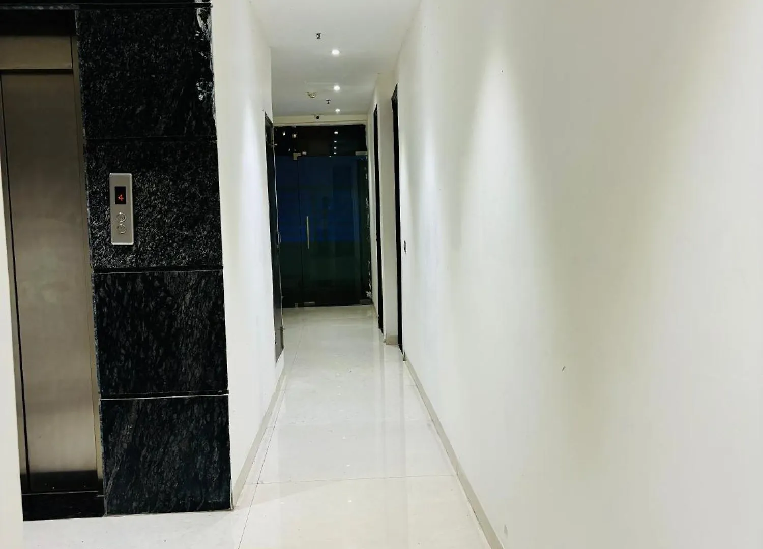 *****  Hotel Lycoris Zirakpur Chandigarh !! Main Highway Hotel ! Lift ! Large Parking ! Premium Ac Rooms ! Traveler Choice India