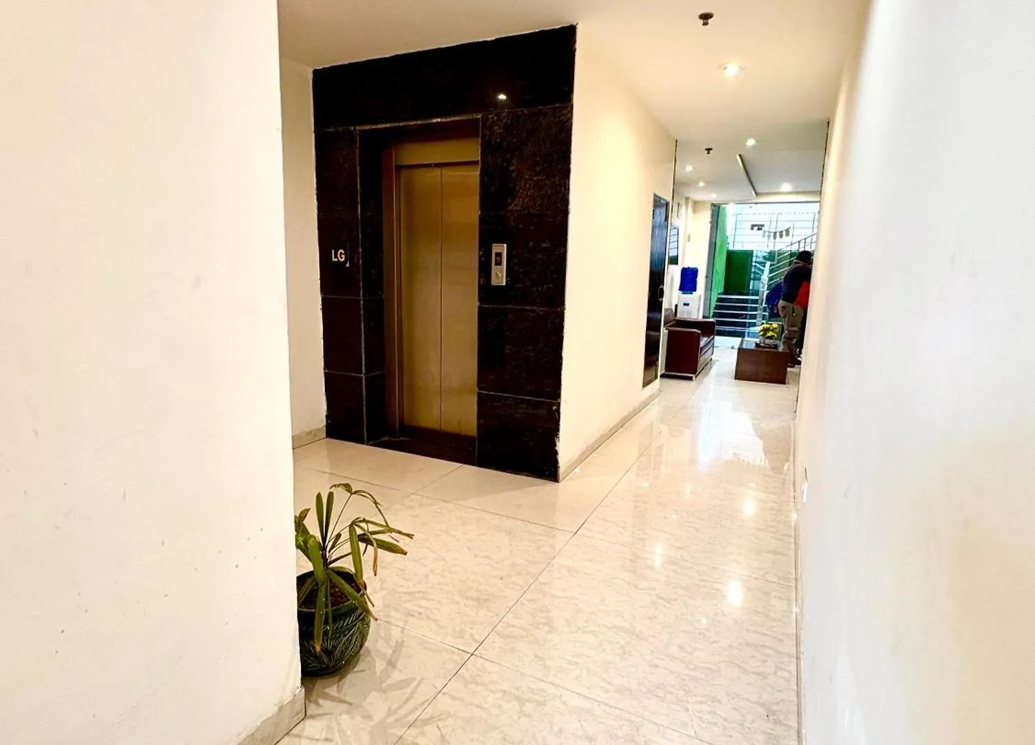 Hotel Lycoris Zirakpur Chandigarh !! Main Highway Hotel ! Lift ! Large Parking ! Premium Ac Rooms ! Traveler Choice