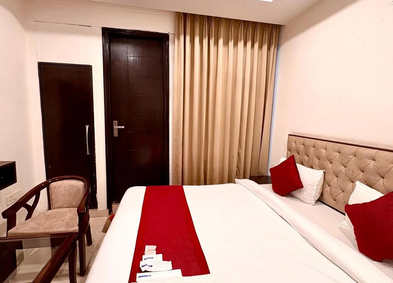 Hotel Lycoris Zirakpur Chandigarh !! Main Highway Hotel ! Lift ! Large Parking ! Premium Ac Rooms ! Traveler Choice India