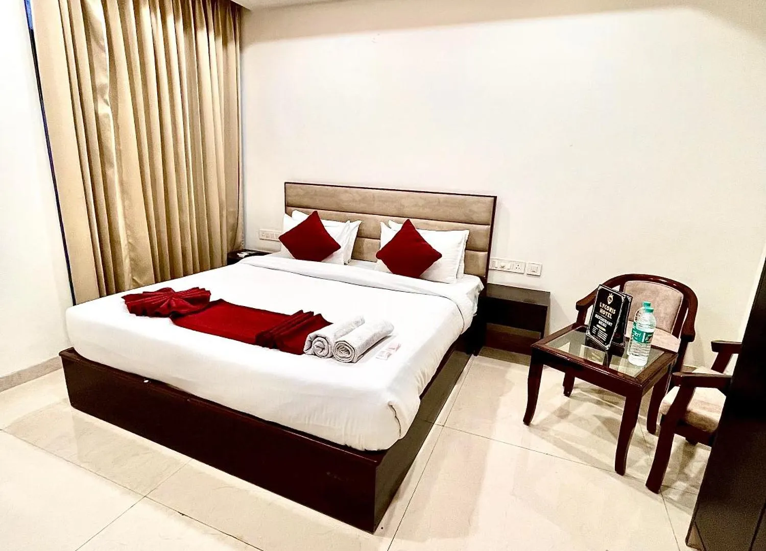 Hotel Lycoris Zirakpur Chandigarh !! Main Highway Hotel ! Lift ! Large Parking ! Premium Ac Rooms ! Traveler Choice