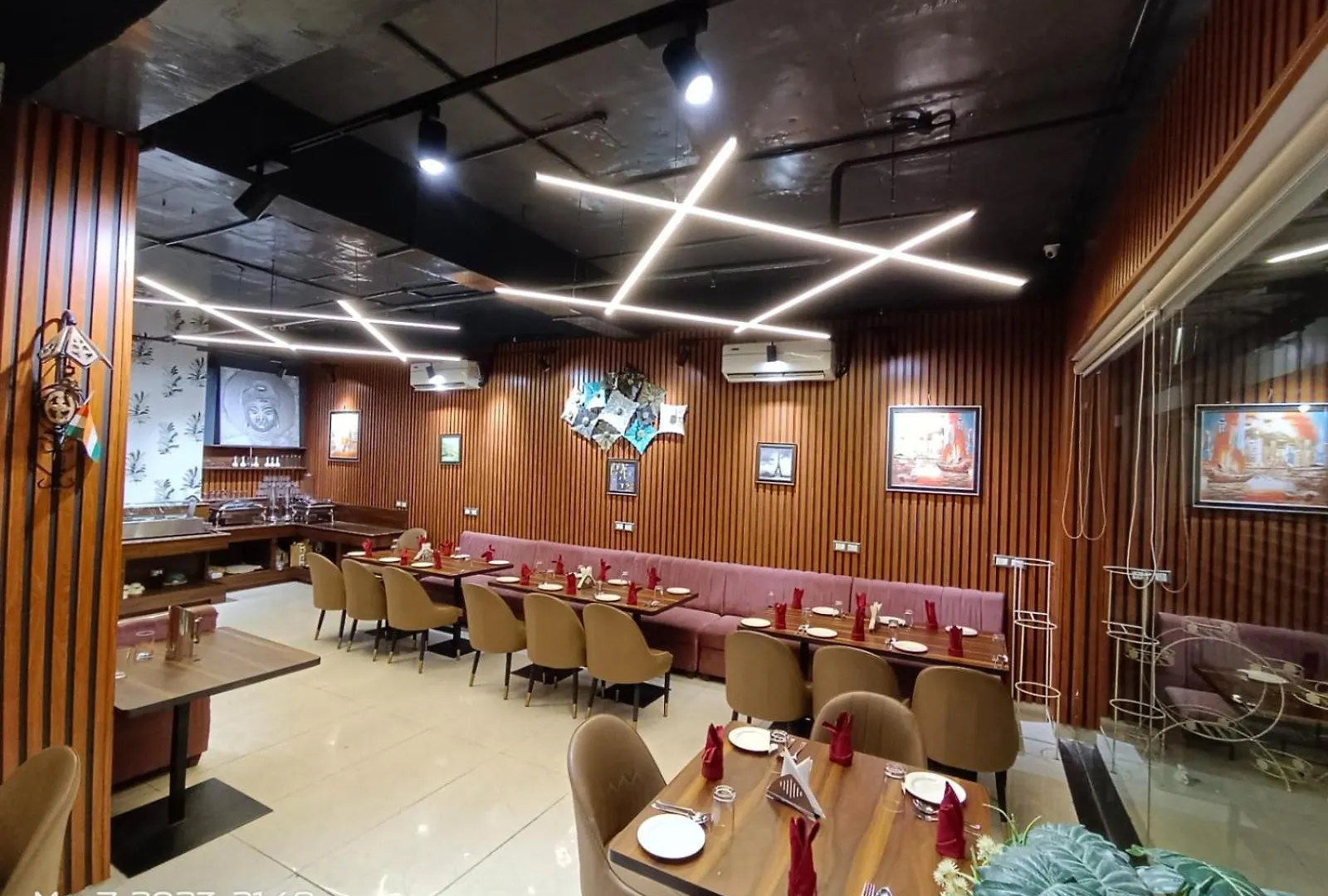 Hotel Lycoris Zirakpur Chandigarh !! Main Highway Hotel ! Lift ! Large Parking ! Premium Ac Rooms ! Traveler Choice